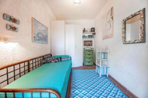 a small bedroom with a bed and a dresser at Le Tortore - Villetta vista mare in Magazzini