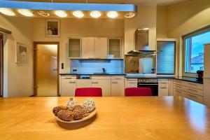 Billede fra billedgalleriet på Große exklusive Wohnung mit Balkon und fantastischer Aussicht auf die Bergwelt inkl privatem Parkplatz mit E-Ladestation i Innsbruck