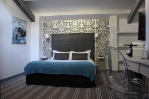 Postel nebo postele na pokoji v ubytování Hotel Dauphin