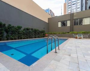 a swimming pool in front of a building at Flat particular Al Campinas, 540 Paulista Jardins aceita pet in Sao Paulo