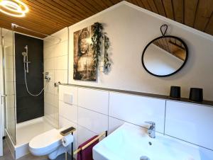 Koupelna v ubytování Lakeside Living Pfalz - Free Parking & Balkony