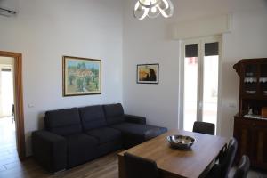 a living room with a blue couch and a table at Salento casavacanza Maria in Galatina