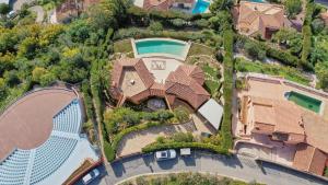 Basen w obiekcie Charmante Luxusvilla vue de rêve, aussergewöhnlich großer Pool, Meerblick lub w pobliżu