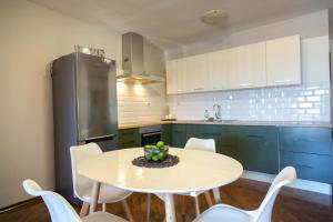 Кухня або міні-кухня у Suites Hojalero