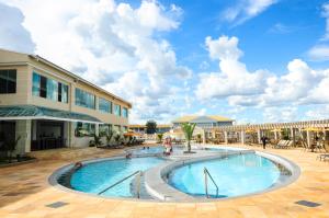 a large swimming pool in front of a building at Lacqua diRoma III - MF in Caldas Novas