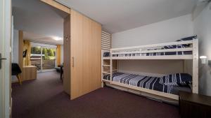 Katil atau katil-katil dalam bilik di Chalets du Verdon 2204 Appt ski au pied 6 pers +5 gambar