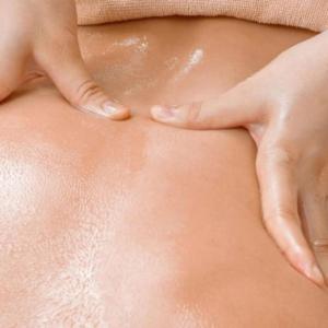 a close up of a mans back with hands on it at Camping Domaine Vallée du Tarn SN in Saint-Cirgue