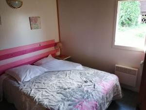 Postel nebo postele na pokoji v ubytování Camping Domaine Vallée du Tarn SN