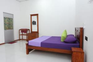 เตียงในห้องที่ Kumbuk Sewana Villa