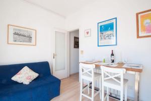 Zona d'estar a Hola! - Sitges Centric Apartment 8 fotos més