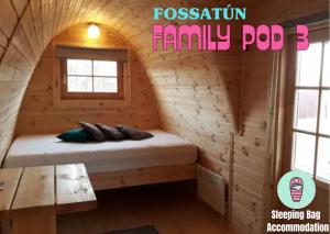 Кровать или кровати в номере Fossatun Camping Pods & Cottages - Sleeping Bag Accommodation