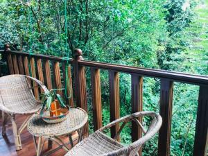 Balkón nebo terasa v ubytování Wanakaset Forest Glamping