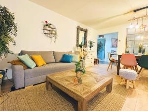 Posezení v ubytování LOASIS - Appart T4 proche Gare et Centre Ville