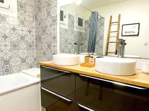 Koupelna v ubytování LOASIS - Appart T4 proche Gare et Centre Ville