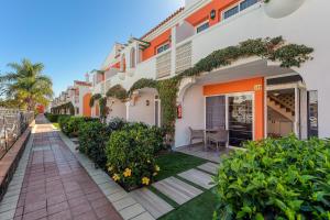 a house with a pathway leading to the front yard at Bungalows Cordial Green Golf in Maspalomas