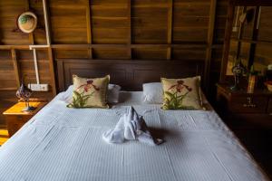 Postel nebo postele na pokoji v ubytování Wanakaset Forest Glamping
