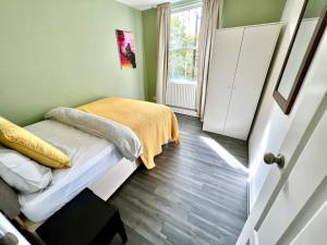 a small bedroom with a bed and a window at Affordable 2 bedroom flat Tower Bridge/Bermondsey in London