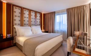 Un ou plusieurs lits dans un hébergement de l'établissement Wine & Books Porto Hotel