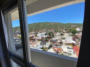 una ventana con vistas a la ciudad en Depto - Edificio OPERA 1 - Solo Familiar en Villa Carlos Paz