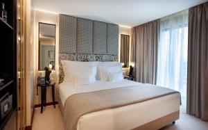 Un ou plusieurs lits dans un hébergement de l'établissement Wine & Books Porto Hotel