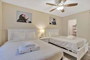 a bedroom with two beds and a ceiling fan at The Oceans Cozy 2BR Apartment in Victoria Park in Fort Lauderdale +19 photos