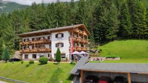 Splošen pogled na gorovje oz. razgled na gore, ki ga ponuja gostišče