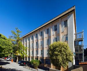 The building in which a hosteleket is located