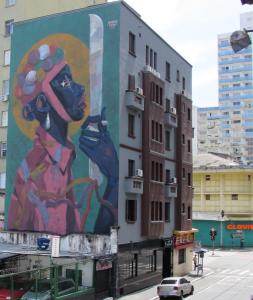 a building with a painting on the side of it at Hotel Tropicália próximo a 25 de março , Brás e Bom Retiro "Com estacionamento conveniado ao lado do hotel" in São Paulo