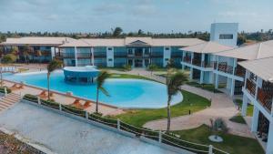 Vista sulla piscina di Oiti Beach Resort Tutoia o su una piscina nei dintorni