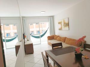 a living room with a couch and a table at Incrível apartamento Balneário Camboriú in Balneário Camboriú +13 photos