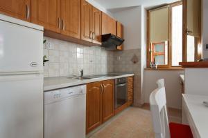 Kuchyň nebo kuchyňský kout v ubytování Apartments Mila