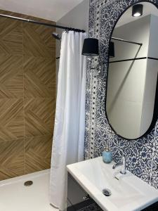 a bathroom with a sink and a mirror at Agroturystyka Podlasie in Dobrzyniewo Duże