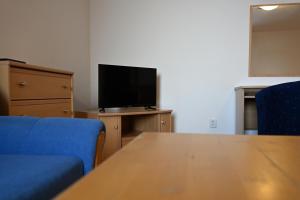 Televízia a/alebo spoločenská miestnosť v ubytovaní Hotel Eufória