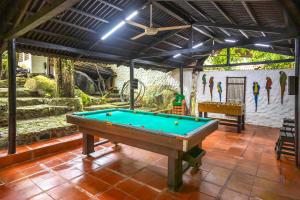 a pool table in a room with a wall at Las Margaritas - La Tigrera, Minca in Santa Marta