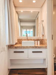 Et badeværelse på Casa do Artista a 60m do mar, piscina, 4 quartos + 49 billeder