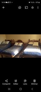 two beds sitting next to each other in a room at Hermosa casa centrica in La Banda