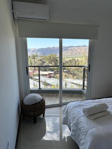 a bedroom with a bed and a large window at Veneto Village Departamento 5min De Carlos Paz- Vista al lago in Villa Parque Siquiman