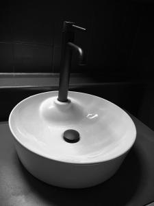 a white sink with a faucet in a bathroom at gemütliche 3 Zi Wohnung & Garage Essen Messe in Essen