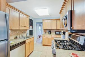 Η κουζίνα ή μικρή κουζίνα στο Sago Palm Cottage +16 φωτογραφίες