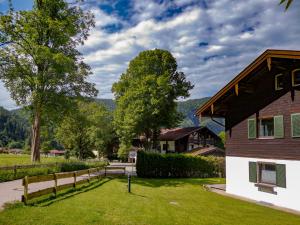 a yard with a house and a fence at Haus Oberwössen in Unterwössen