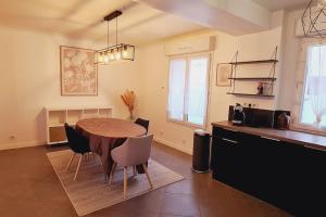 Kuchyň nebo kuchyňský kout v ubytování Appartement 2 pièces centre ville avec parking