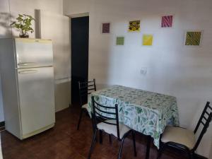 a kitchen with a table with chairs and a refrigerator at Departamento Céntrico in Oberá