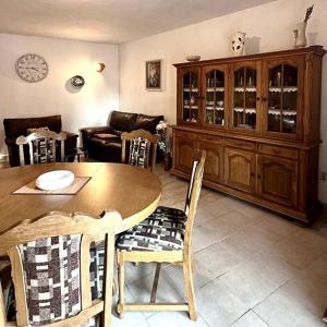 Afbeelding uit fotogalerij van Apartment Lekse near ACI in Milna +18 foto's