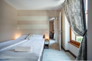 Postel nebo postele na pokoji v ubytování Hotel Pri mostu + 37 fotografií