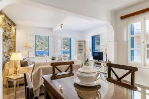 Χώρος καθιστικού στο villa Yiannoula +40 φωτογραφίες