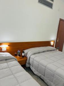 Postel nebo postele na pokoji v ubytování Hotel Vico Alto Siena