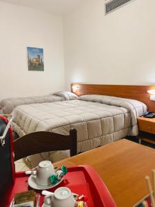Postel nebo postele na pokoji v ubytování Hotel Vico Alto Siena