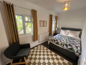 En eller flere senger på et rom på Cozy 2 bedroom flat Tower Bridge / Bermondsey
