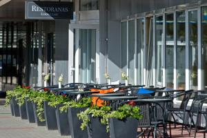 Um restaurante ou outro lugar para comer em Best Western Vilnius