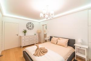 Ένα ή περισσότερα κρεβάτια σε δωμάτιο στο Heart of Kraków Comfort Apartments by Rentujemy